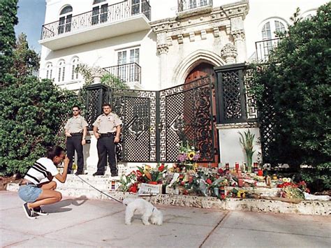 comment est mort gianni versace|fashion designer shot dead 1997.